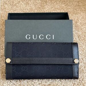 🚫Sold🚫 💯% Authentic Gucci Black monogram GG Long Wallet